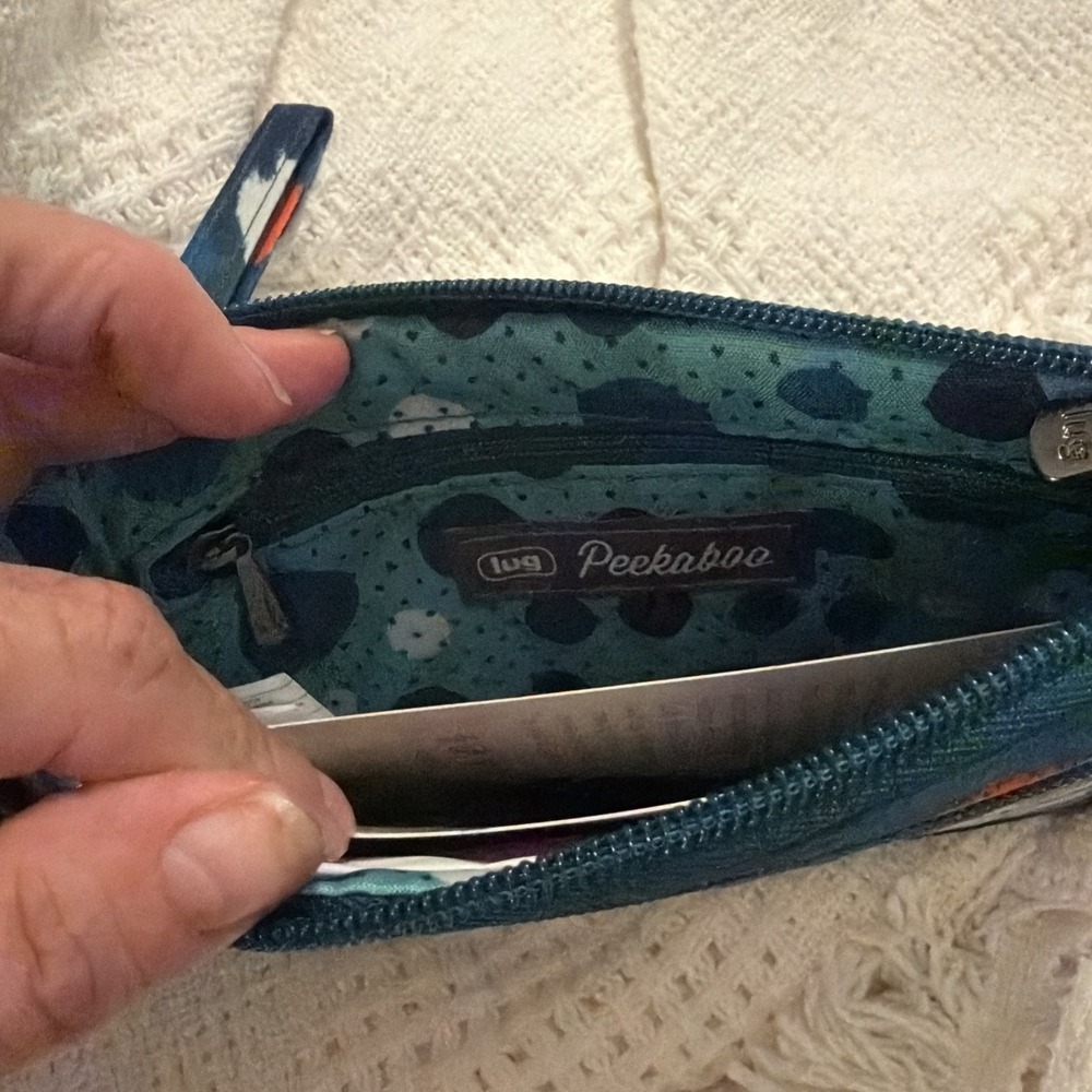 LUG Peekaboo Pouch Wristlet Quilted Mystic Bloom Forest NWT - Picture 3 of 3